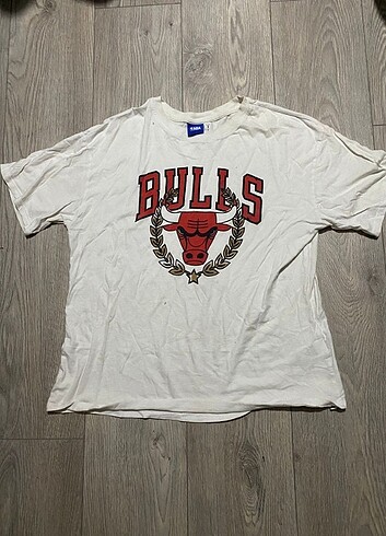 Beyaz desenli tshirt