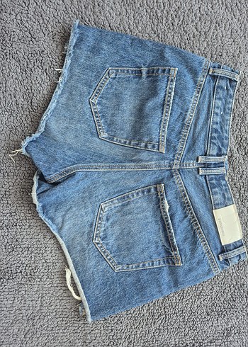 Stradivarius Kadın Mavi Mini Denim Şort