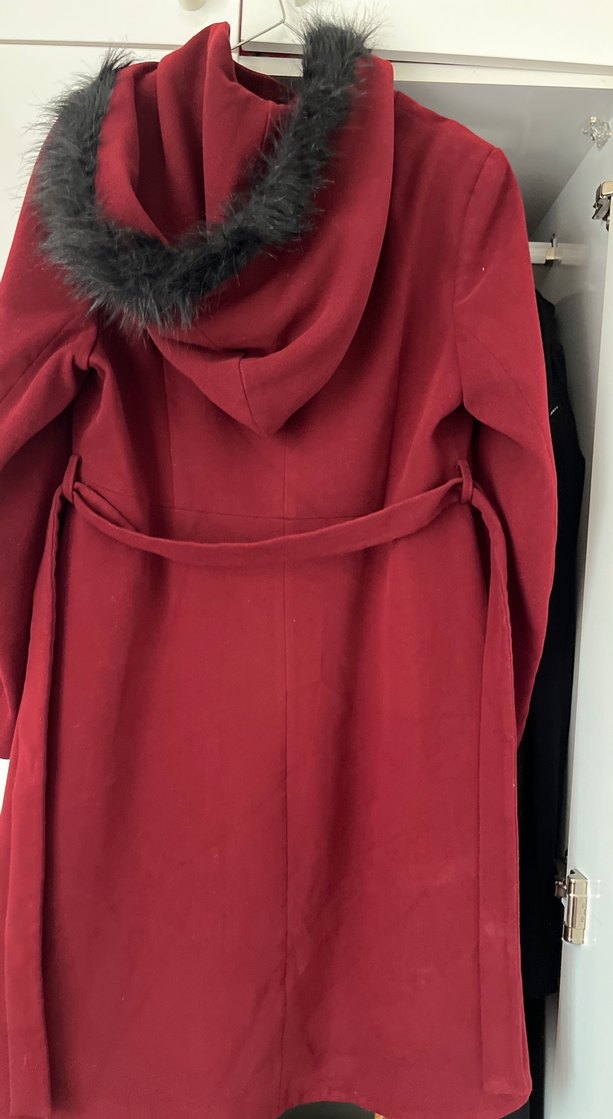 Kürk yakalı bordo kaban - Görsel 2