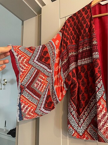 Bershka Etnik desen salaş üst