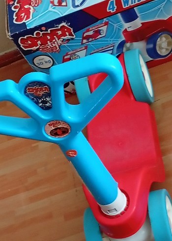 Beden Renkli 4 Tekerlekli Çocuk Scooter'ı