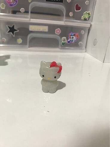 Karanlıkta parlayan hello kitty
