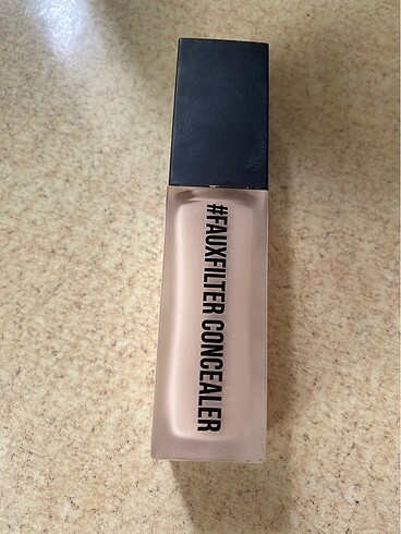 Huda Beauty HUDA BEAUTY CONCEALER 1.3