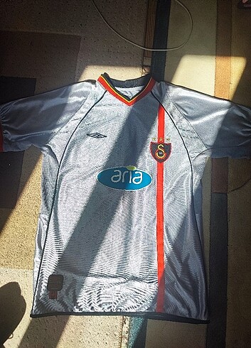 Galatasaray 2002 deplasman forması 