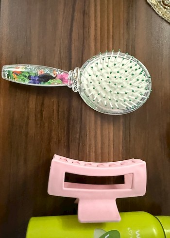 Saç Bakım Seti: Fırça, Tarak, Sprey ve Saç Bandı - Görsel 4