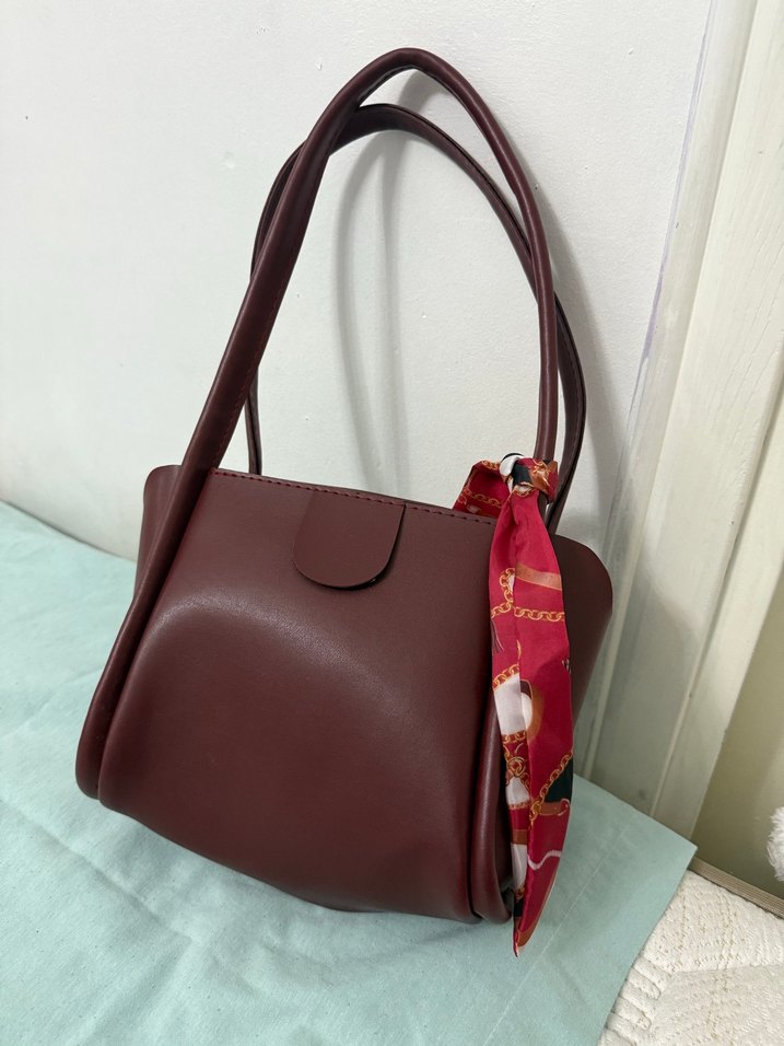 Fularli en cantasi dudak kalemi hediyeli - Görsel 2