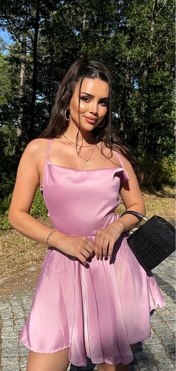 Pembe saten elbise. ?S? beden uyumludur.