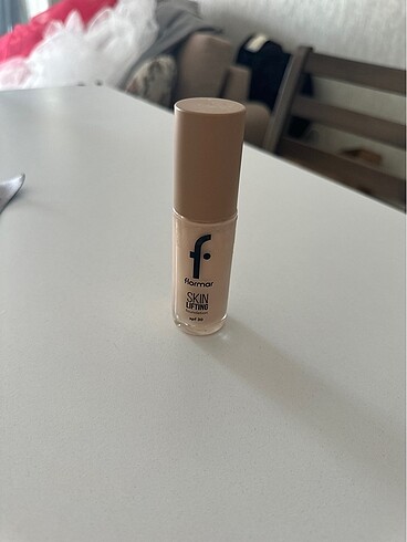 Flormar Skin Lifting Foundation