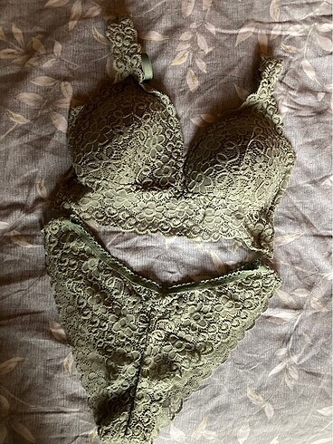 Bralet takım