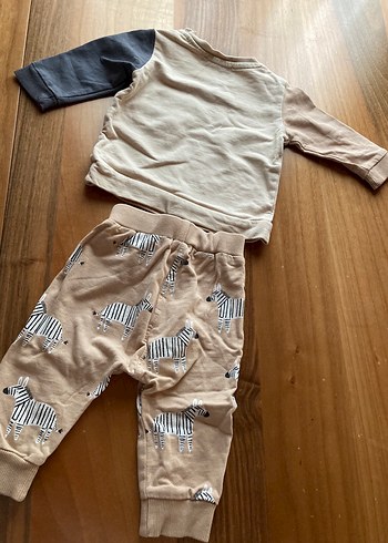 6 Ay Beden Zebra Desenli Uzun Kollu Bebek Takımı