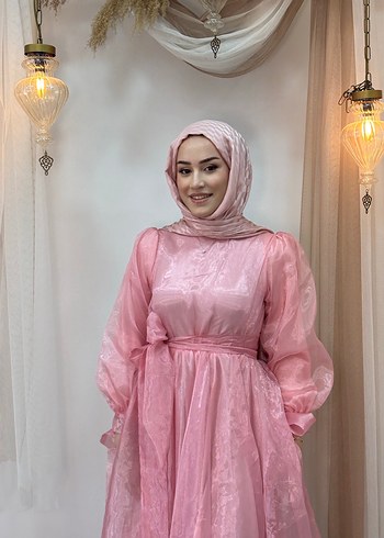 Pembe Uzun Kollu Bağlama Desenli Tesettür Abiye - Görsel 3