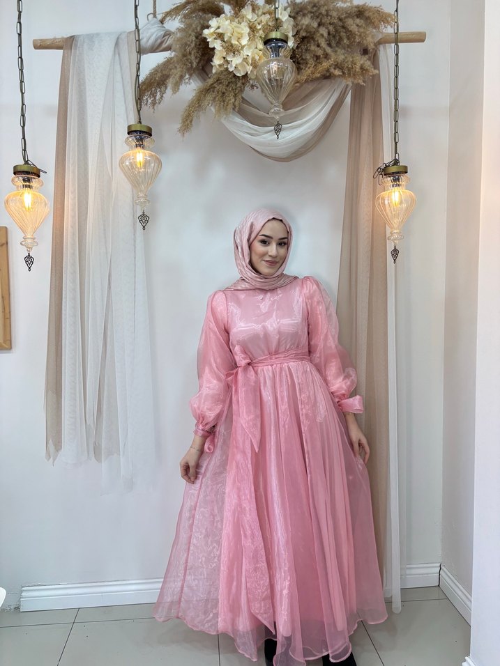 Pembe Uzun Kollu Bağlama Desenli Tesettür Abiye - Görsel 5