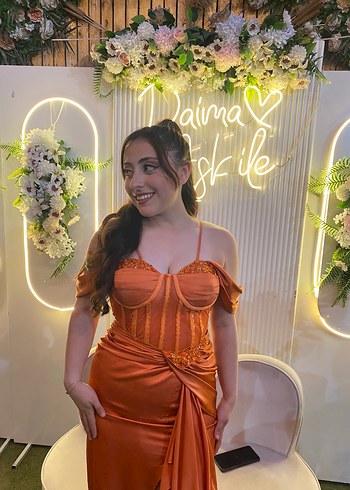 Parlak Turuncu Straplez Uzun Drapeli Abiye - Görsel 3