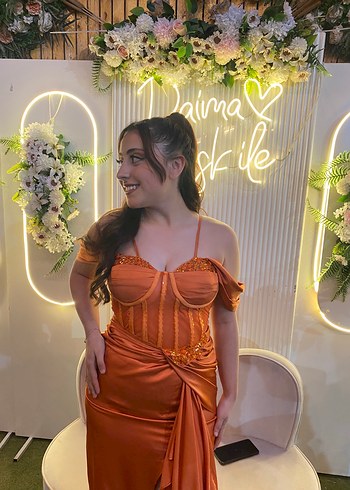 Parlak Turuncu Straplez Uzun Drapeli Abiye - Görsel 4