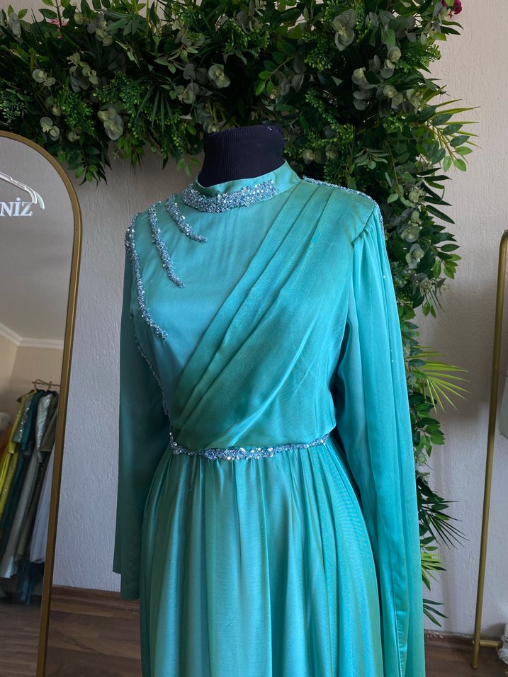 Uzun Turkuaz Drapeli Abiye Elbise tesettür - Görsel 3