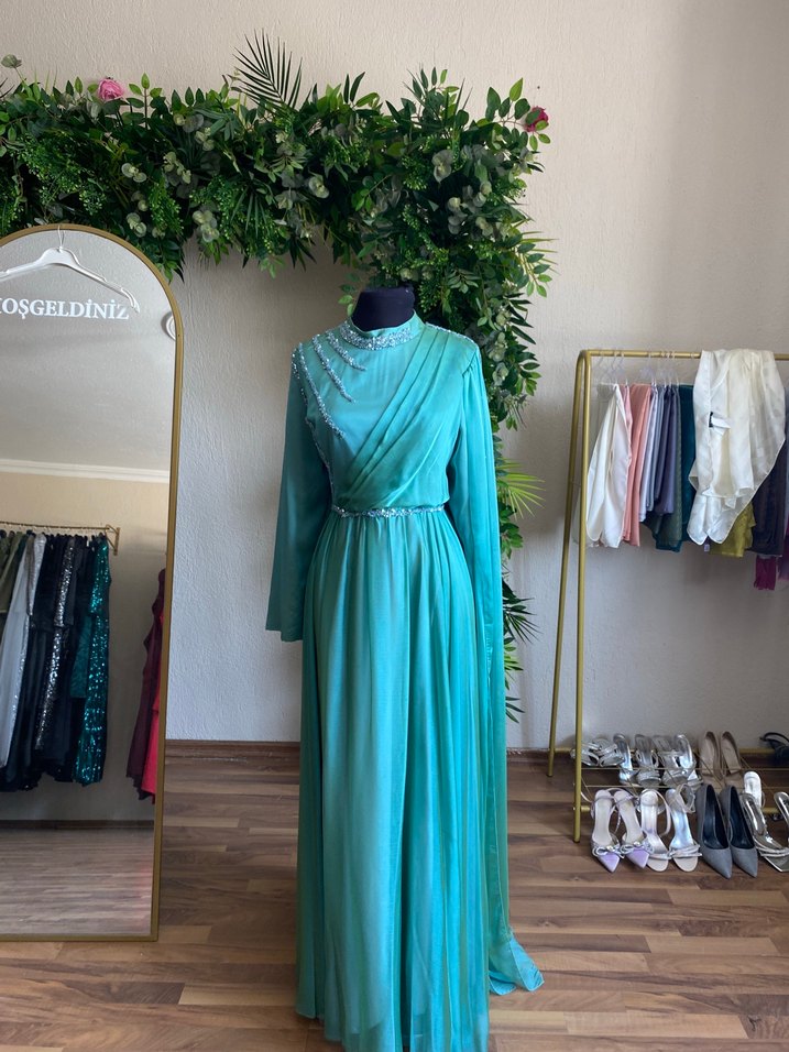 Uzun Turkuaz Drapeli Abiye Elbise tesettür - Görsel 4