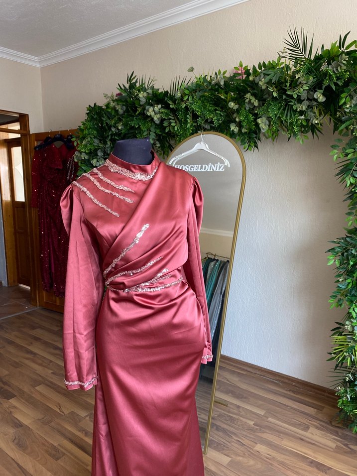 Bordo İşlemeli Uzun Kollu Abiye Elbise tesettür kuyruklu - Görsel 5