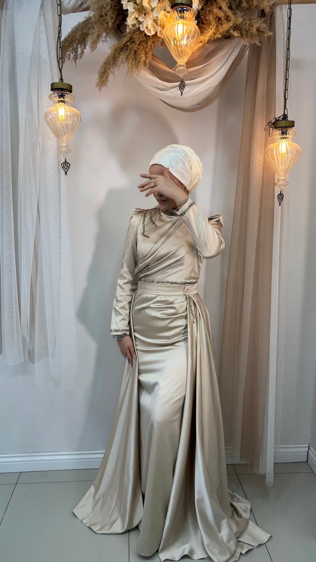 Bej Uzun Kollu V Yaka Nakışlı Abiye Elbise tesettür - Görsel 3