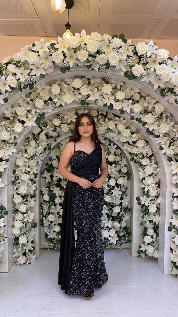 Siyah Çiçek Desenli Uzun Abiye Elbise - Görsel 3