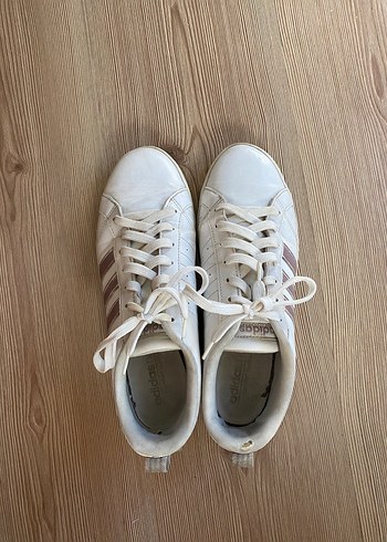 Beyaz Bağcıklı Adidas Spor Ayakkabı - Görsel 2