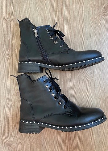 Siyah Deri Goth Punk Kadın Botu