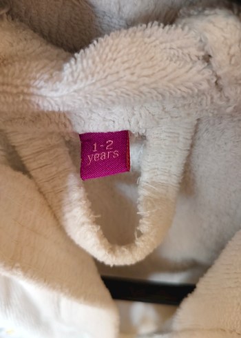 Beyaz Nakışlı Erkek Çocuk Bornoz ic kısmın da küçük leke var - Görsel 3