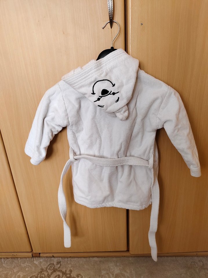 Beyaz Nakışlı Erkek Çocuk Bornoz ic kısmın da küçük leke var - Görsel 2