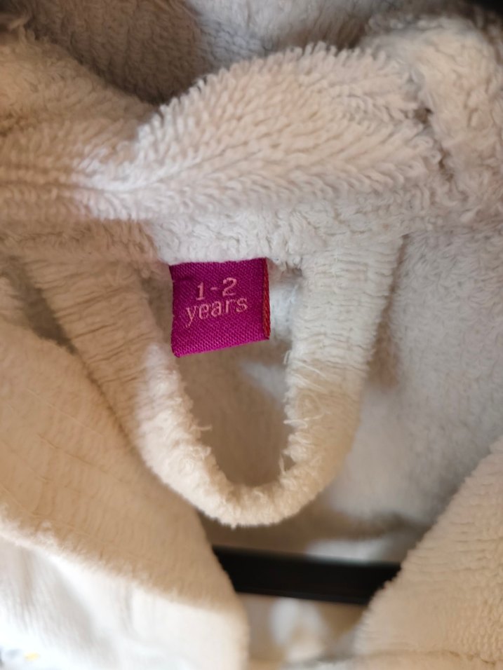 Beyaz Nakışlı Erkek Çocuk Bornoz ic kısmın da küçük leke var - Görsel 3