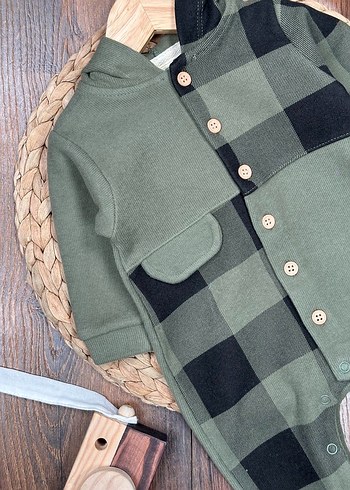 Pamuklu ekorseli düğme detaylı erkek bebek tulum - Görsel 8