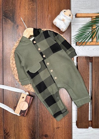 Pamuklu ekorseli düğme detaylı erkek bebek tulum - Görsel 2