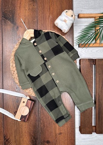 Pamuklu ekorseli düğme detaylı erkek bebek tulum - Görsel 7