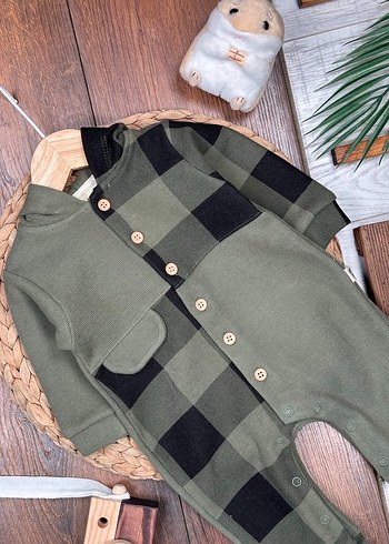 Pamuklu ekorseli düğme detaylı erkek bebek tulum - Görsel 6