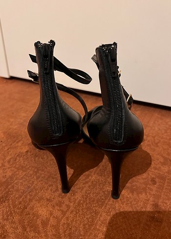 Siyah Deri Tokalı İnce Topuklu Kadın Ayakkabı - Görsel 2