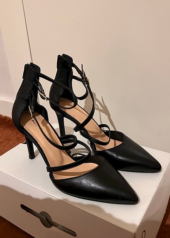 Siyah Deri Tokalı İnce Topuklu Kadın Ayakkabı - Görsel 6