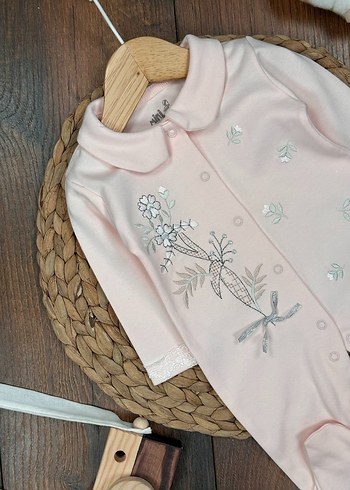 Dantel Detaylı Pembe Nakışlı Bebek Tulum - Görsel 4