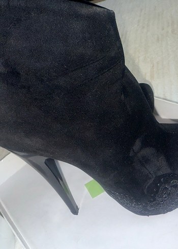 Siyah Süet Nakışlı Stiletto Topuklu Bot - Görsel 4