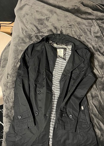 Düğmeli Siyah uzun ceket - Görsel 2