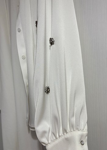 İşlemeli Beyaz Kadın Gömlek - Görsel 2