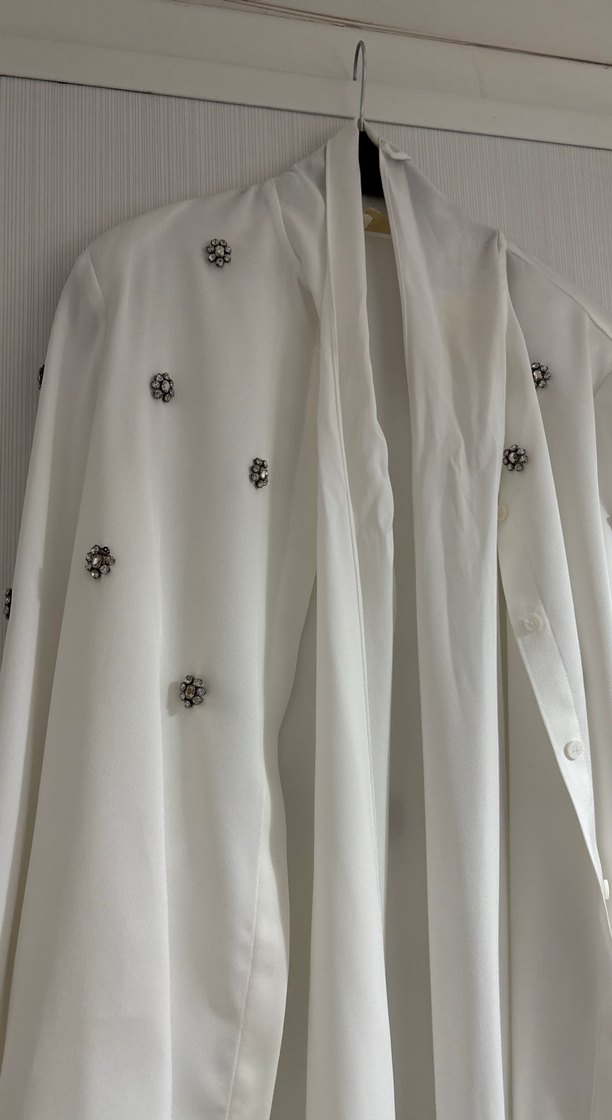 İşlemeli Beyaz Kadın Gömlek - Görsel 3