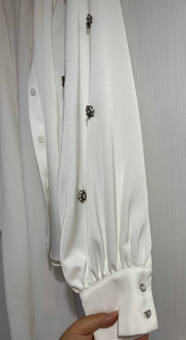 İşlemeli Beyaz Kadın Gömlek - Görsel 2