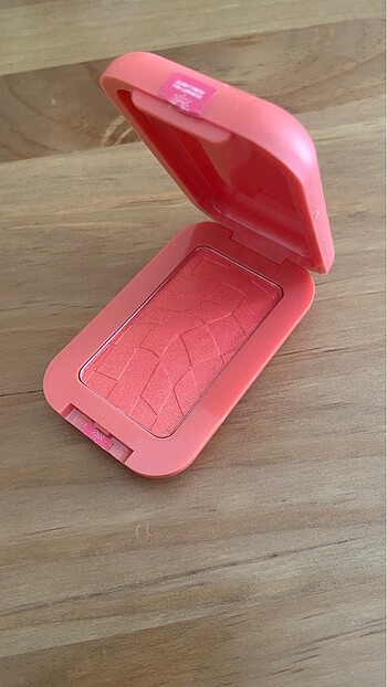  Beden Nyx buttermelt blush 04