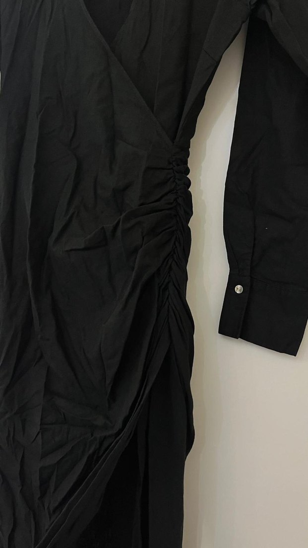 Uzun V Yaka Siyah Keten Elbise - Görsel 4