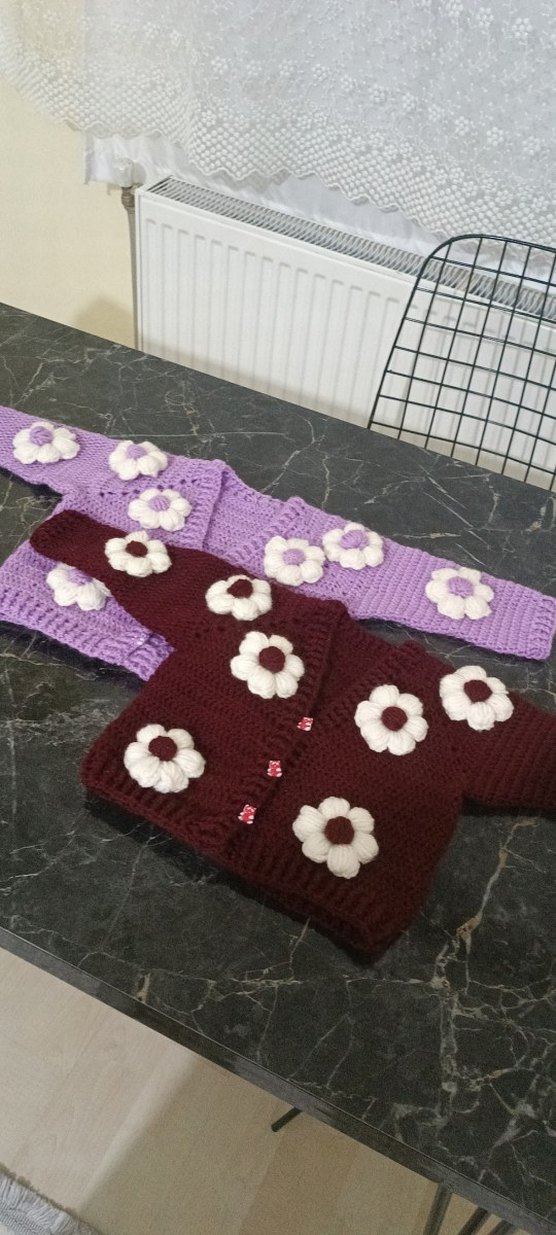 Kız Çocuk Çiçekli Örgü Hırka - Görsel 2