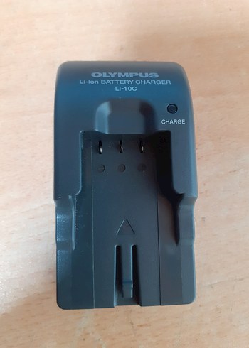 Olympus Li-ion Batarya Şarj Cihazı Khaki