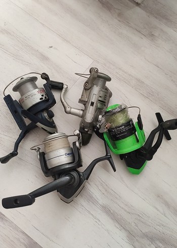 Gri ve Siyah Olta Makinesi Setleri 4 adet kamış 5 adet makina