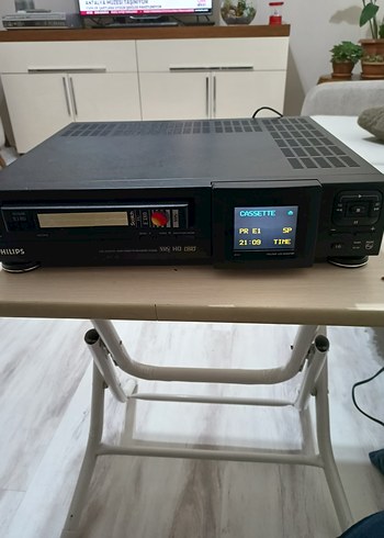 Philips VHS MONİTORLU VİDEO KAYİT CİHAZİ