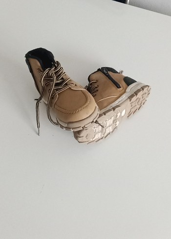 Bej Erkek Çocuk Çok Az Kullanildi Bot - Görsel 3