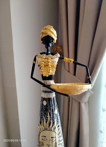 Afrikalı kadın, biblo, dekoratif aksesuar. 