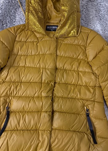 Sarı Parlak Kapüşonlu Kadın Kışlık Mont - Görsel 4