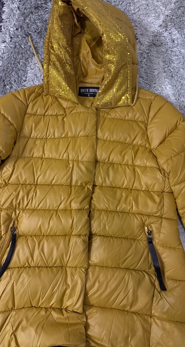 Sarı Parlak Kapüşonlu Kadın Kışlık Mont - Görsel 4